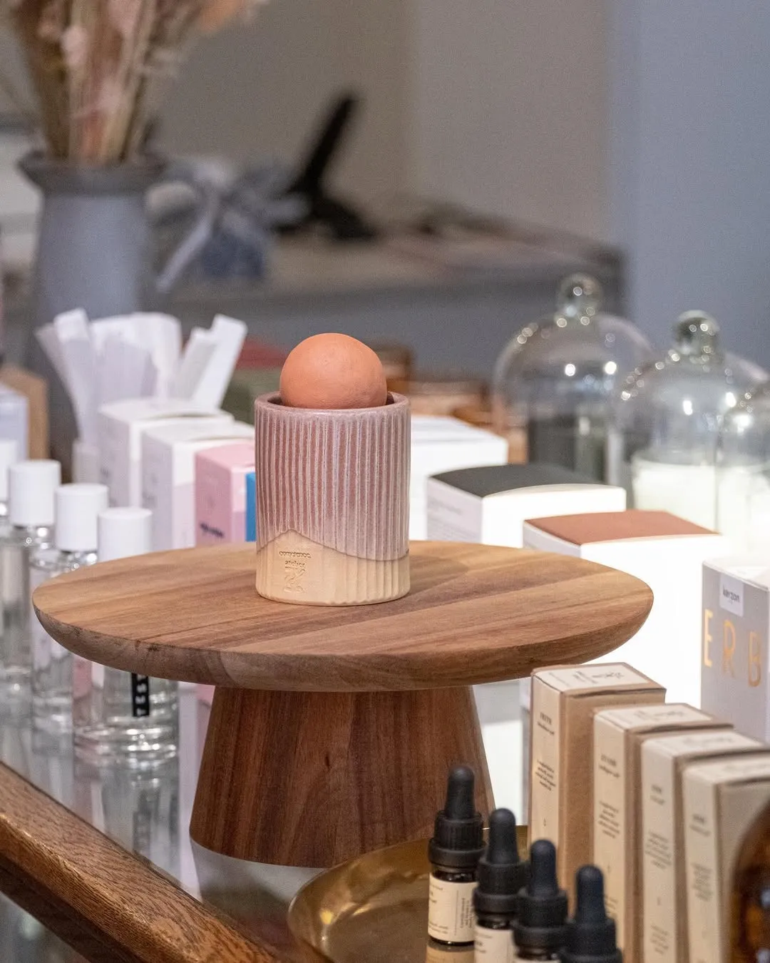 Céramiques exposées en boutique